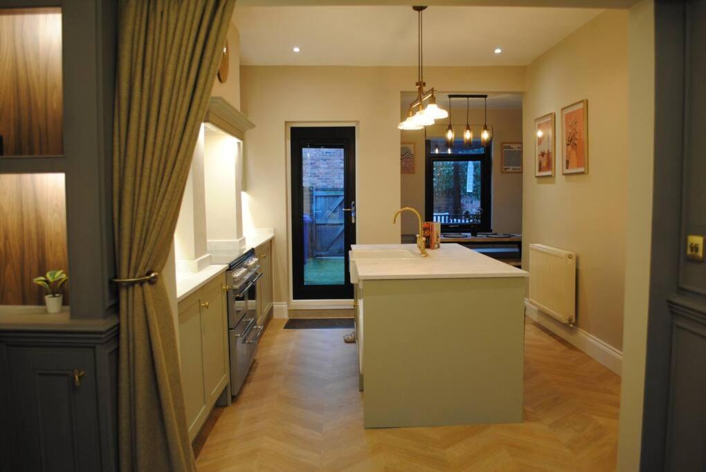 Cosy Renovated House In Warrington Βίλα Εξωτερικό φωτογραφία